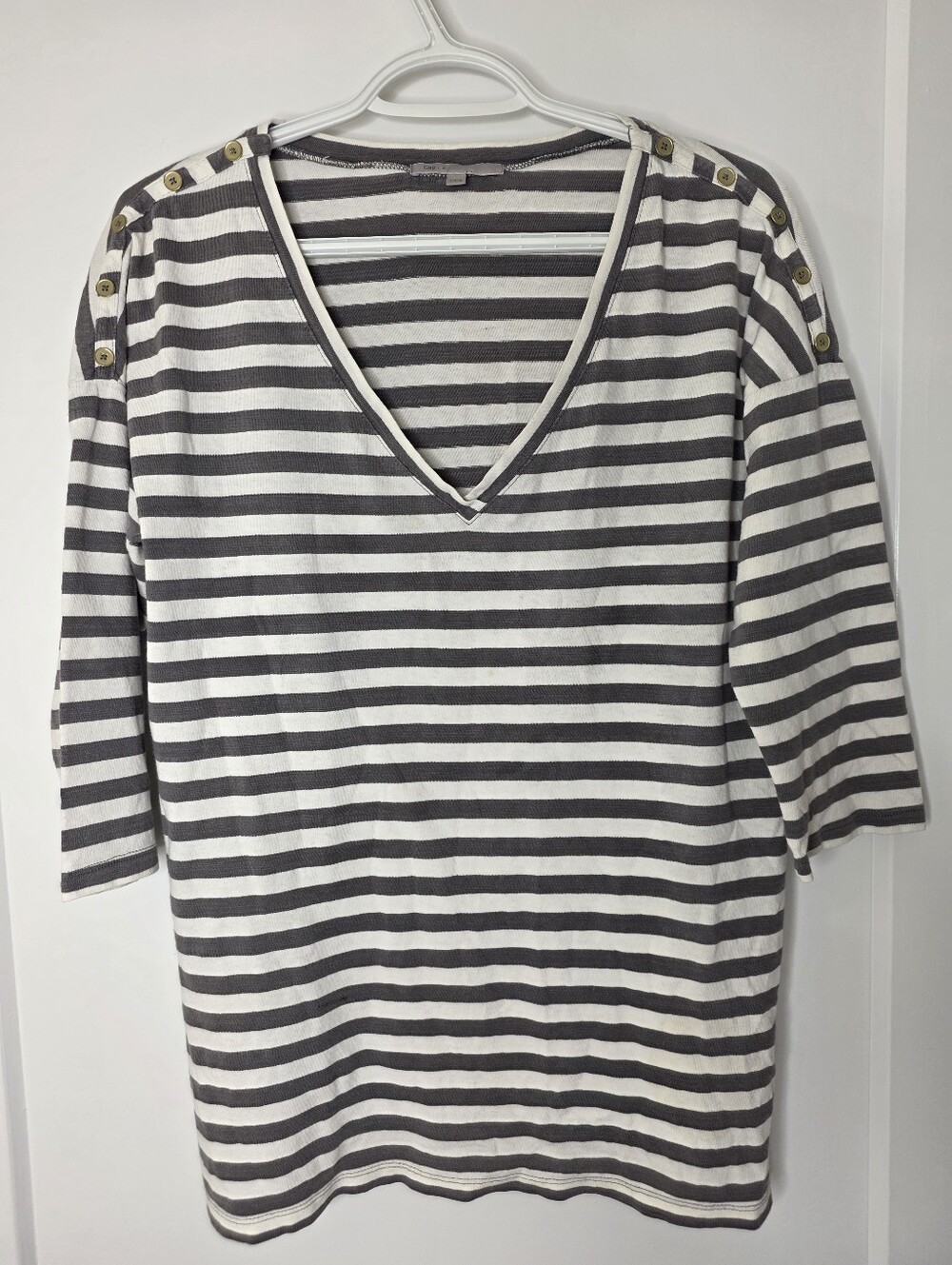 Vintage GAP Striped V-Neck Button Shoulder Top - Gray & White SZ M